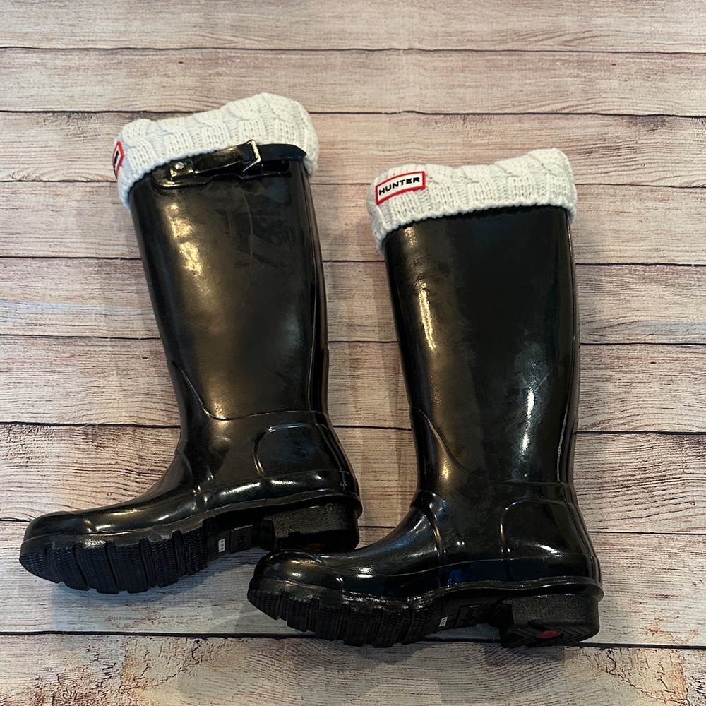 Hunter Glossy Black Boots with Cream Knit Cuffs Size 6